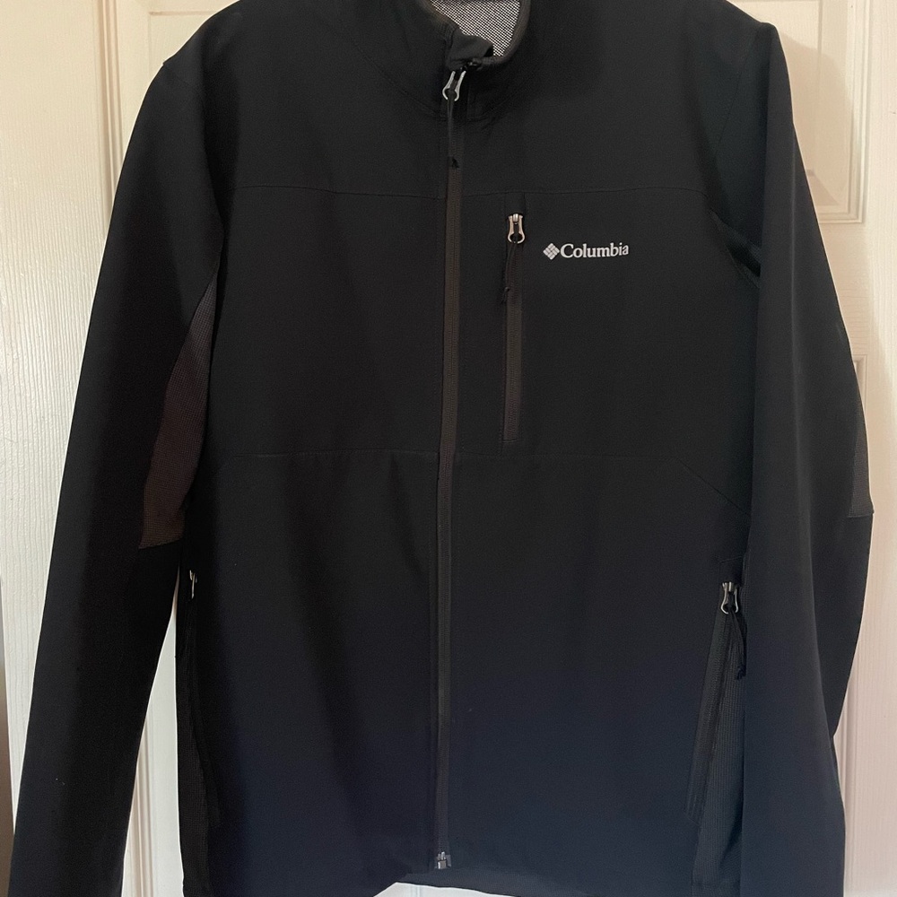 Columbia Men's Black Ascender Soft Shell jacket